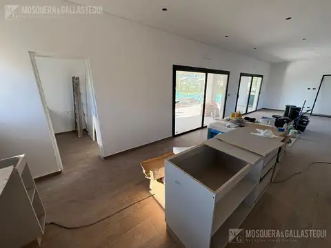 Casa en Venta en Pilar Del Este - Santa Sofia, USD 240.000