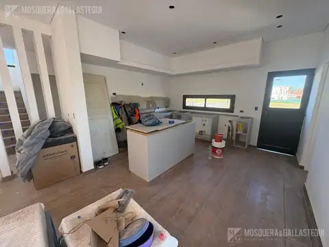 Casa 6 ambientes con 3 baños