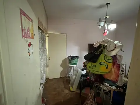 Excelente Casa, a metros estación de Glew