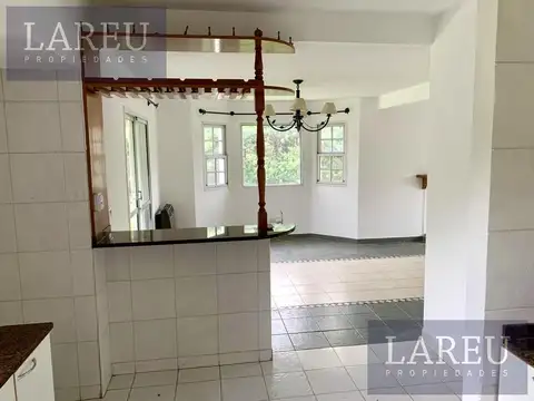 Casa 5 ambientes con 2 baños