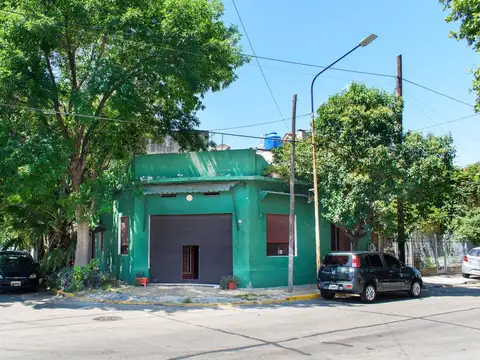 Venta de Lote de Terreno con local Comercial y PH de 2 ambientes, a Refaccionar
