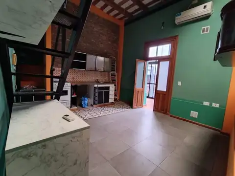 dos ambientes, entrepiso y patio