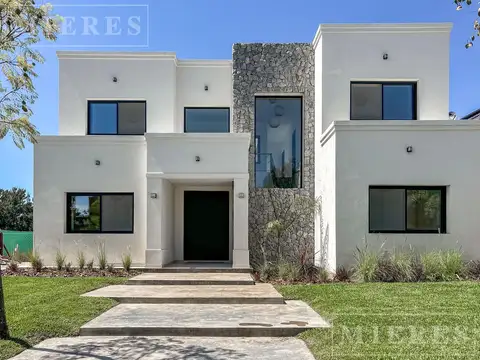 Casa 7 ambientes con 4 baños