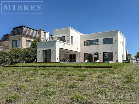 Casa a la Venta en Barrio San Benito, lote al río
