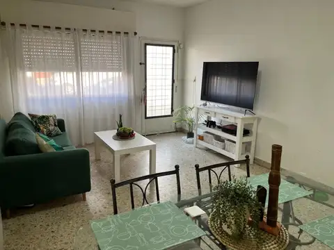 Casa al frente en PB con 2 dorm y patio propio