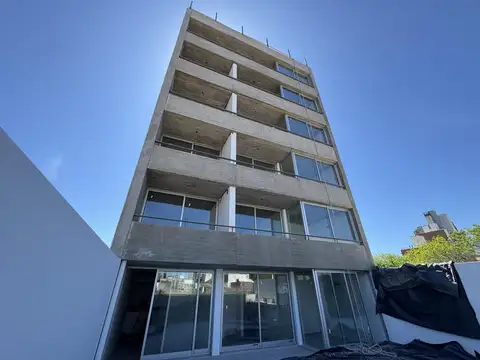 VENTA DEPARTAMENTO DE 2 DORMITORIOS CON PATIO EXCLUSIVO EN ABASTO 150 M2