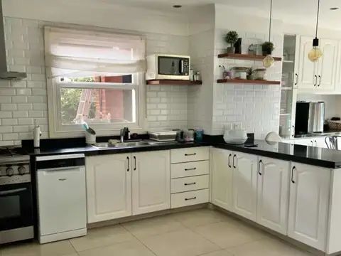 Casa en Venta con 4 cocheras