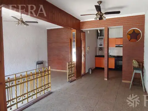 Venta PH de 3 ambientes con patio en Bernal Oeste