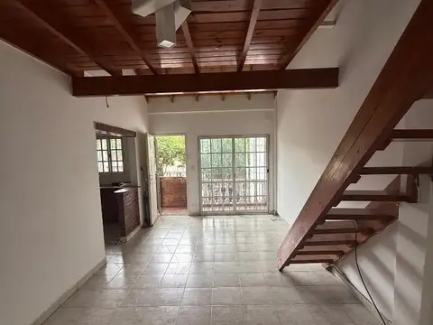 Depto Tipo Casa 2 ambientes con 1 baño