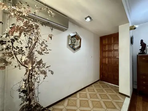Casa 7 ambientes con 2 baños