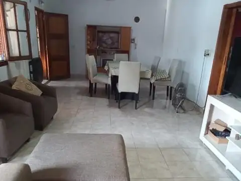 Depto Tipo Casa en Alquiler en Banfield, $ 800.000