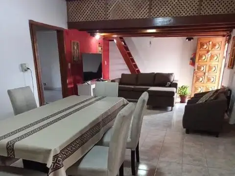 Depto Tipo Casa en Alquiler de 2 dormitorios
