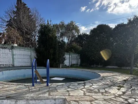 Casa 6 ambientes con 2 baños