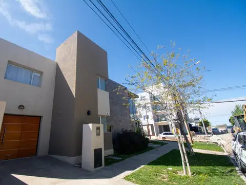 CASA AMPLIA MODERNA - PISCINA