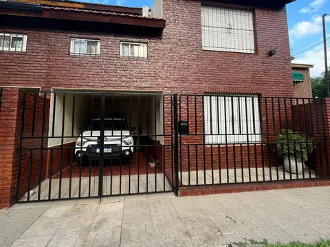 Hermoso dúplex en estado impecable, con ambientes amplios y funcionales!