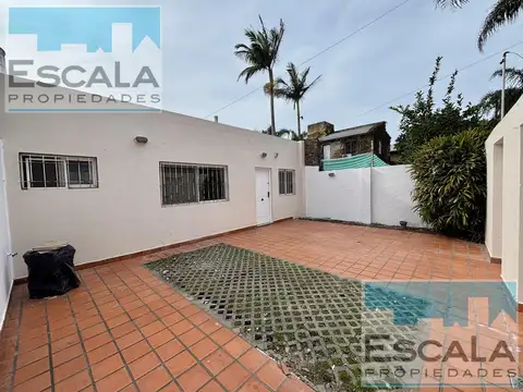 Casa en Alquiler con 1 cochera