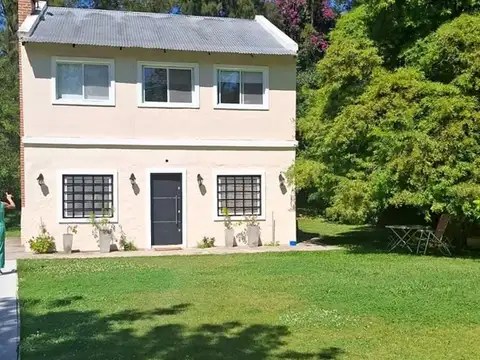 CASA EN VENTA con piscina y parque arbolado doble lote, DIQUE LUJAN  Belgrano 900
