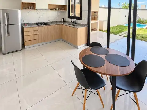 Casa 4 ambientes con 3 baños