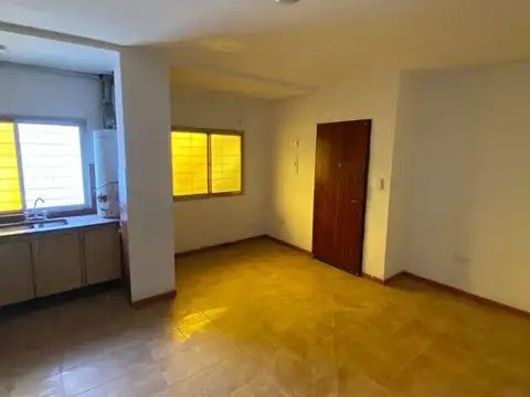 Departamento en Alquiler en Villa Luzuriaga, $ 620.000