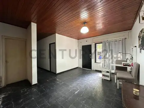 Casa 6 ambientes con 2 baños
