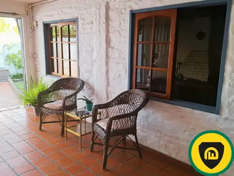 Casa 5 ambientes con 2 baños