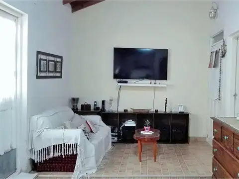 CASA DE 3 AMBIENTES CON QUINCHO Y TERRAZA EN 2 DO PISO