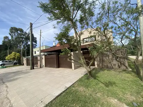 Casa tres dormitorios barrio La emilia City Bell