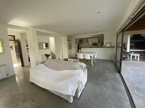 Casa tres dormitorios barrio La emilia City Bell