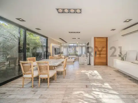 Casa 8 ambientes con 5 baños