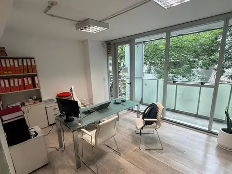 Oficina en Alquiler con 1 cochera