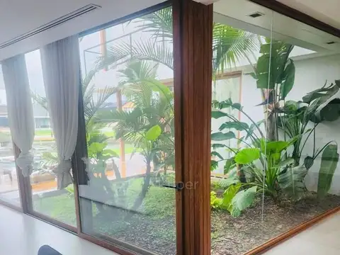 Casa 9 ambientes con 7 baños