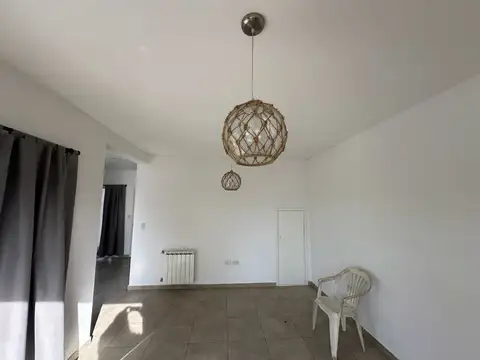Casa en Alquiler con 2 cocheras