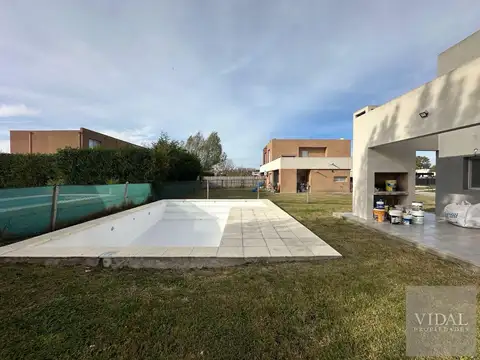 Casa en Alquiler en Pilar del Este - Casas del Este, USD 1.500