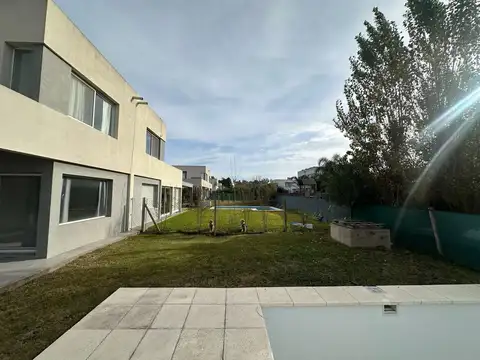 Casa en Alquiler de 4 dormitorios