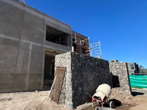 Casa 4 ambientes con 3 baños