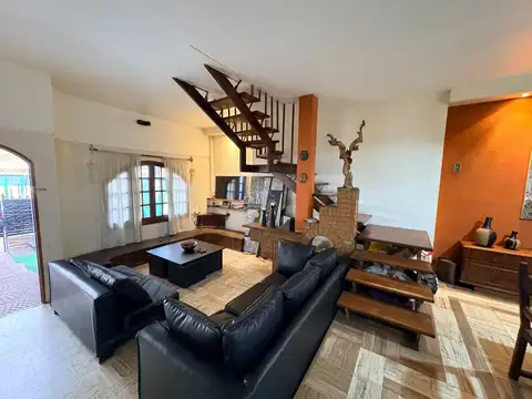 Casa 6 ambientes con 3 baños