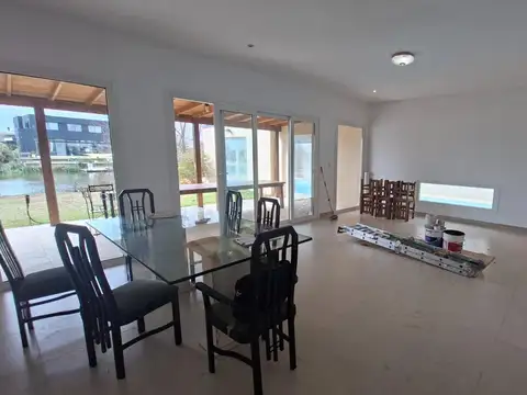 Casa 4 ambientes con 3 baños