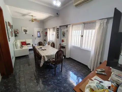 Casa en Venta con 5 cocheras