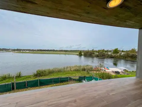 Barrio Muelles, Puertos Del Lago