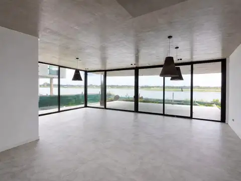 Casa en Venta con 4 cocheras