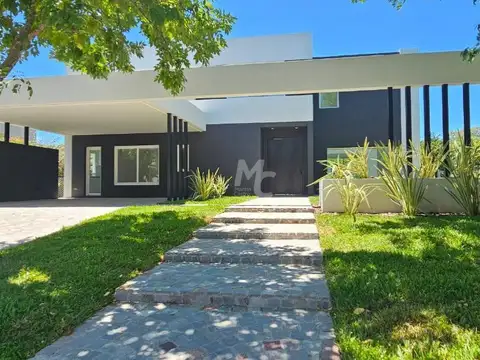 Casa 4 ambientes con 4 baños