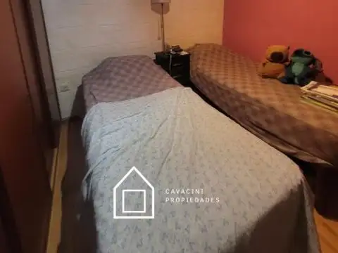 INMOBILIARIA VENDE CASA DE PASILLO EN ALSINA 2100