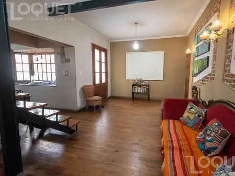 Casa 7 ambientes con 2 baños