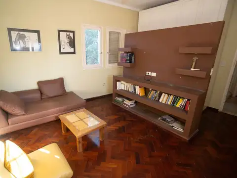 CASA RACIONALISTA EN ESQUINA - APTO CRÉDITO