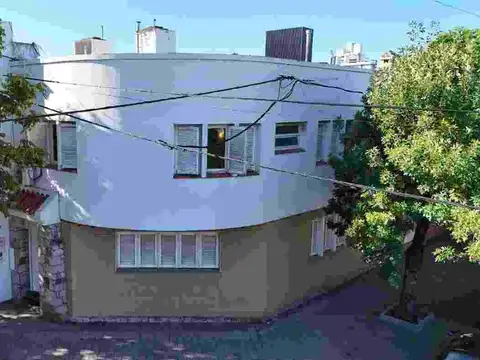 CASA RACIONALISTA EN ESQUINA - APTO CRÉDITO