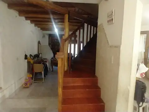 CASA 2 DORMITORIOS SOBRE AMPLIO TERRENO.