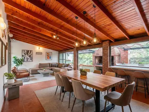 Casa con patio, terrazas y gran quincho en Barracas