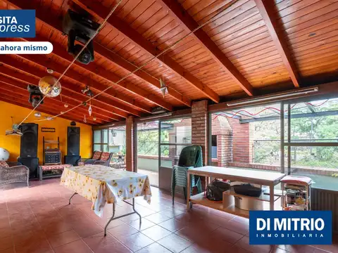 Casa con patio, terrazas y gran quincho en Barracas