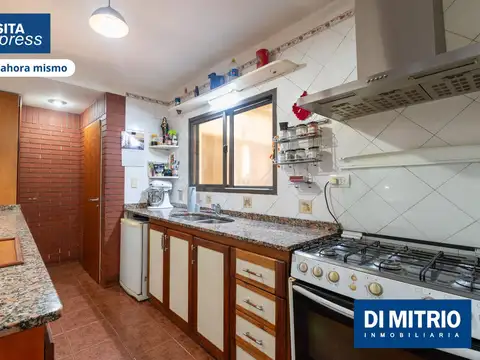 Casa 7 ambientes con 2 baños