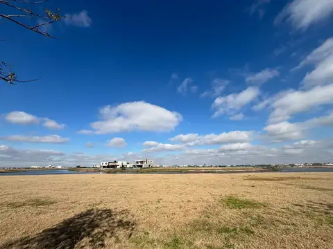 TERRENO EN BARRIO EXCLUSIVO AMARRAS PUERTOS 